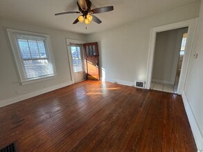 Building Photo - Charming 2 Bed | 1 Bath | Move-In Ready!
