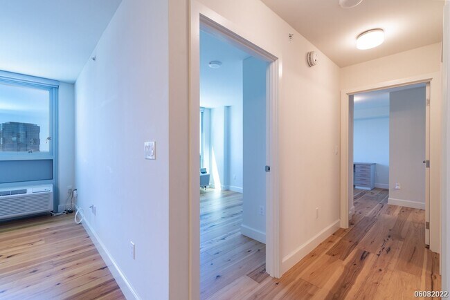 Building Photo - 988 Halekauwila St