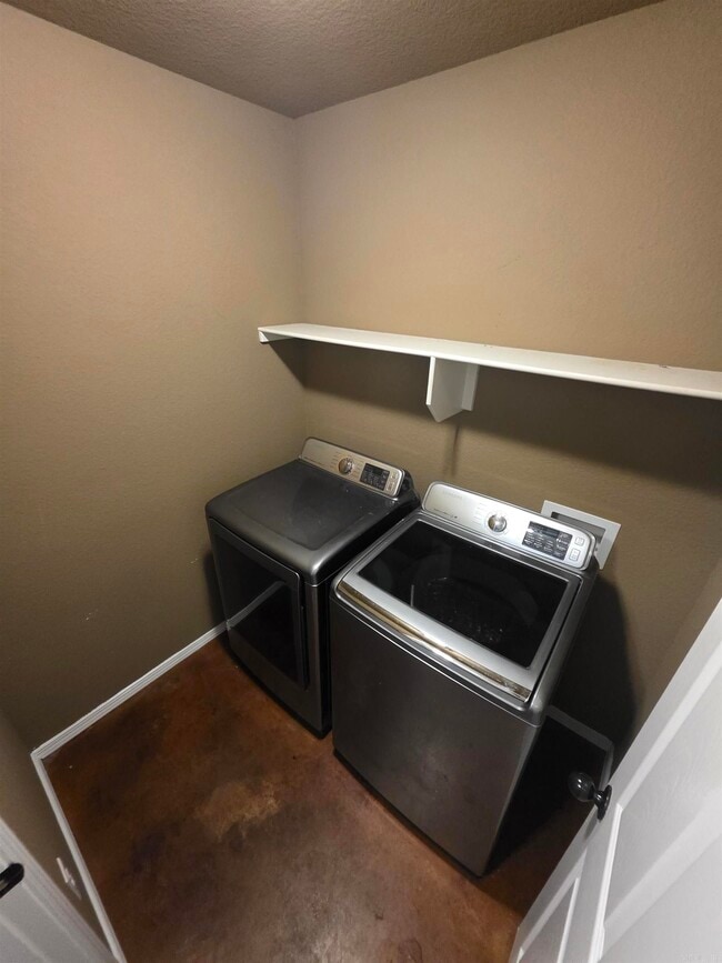 Building Photo - 3209 Miracle Heights Ct