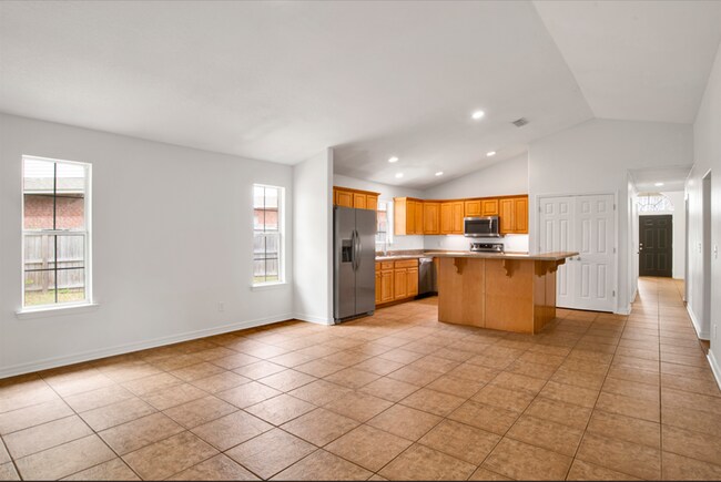 Building Photo - 3 Bedroom Scenic Heights Home