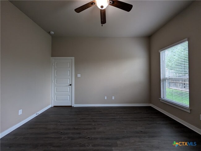 Building Photo - 2213 Avery Village