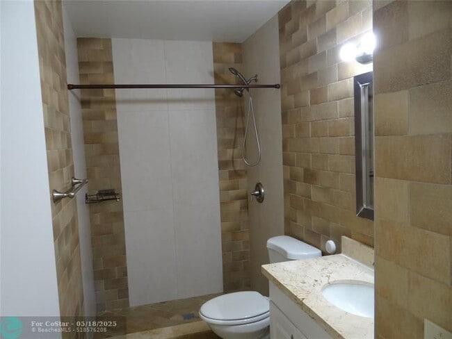 Building Photo - 4036 Eastridge Cir
