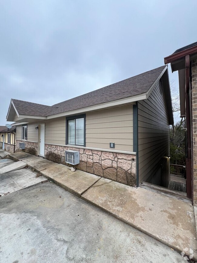 Building Photo - HO - 2323 S. Business