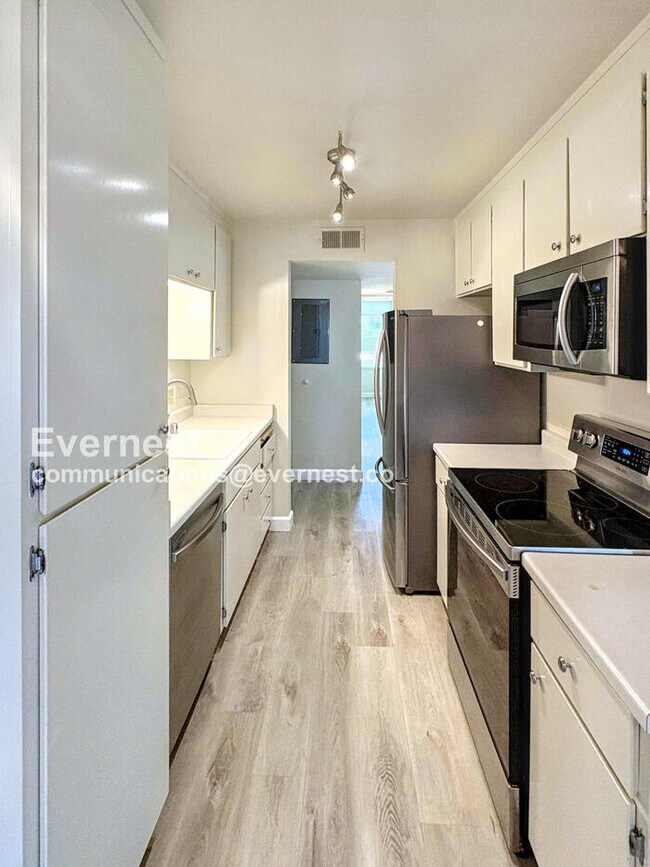 Building Photo - 283 Tradewinds Dr