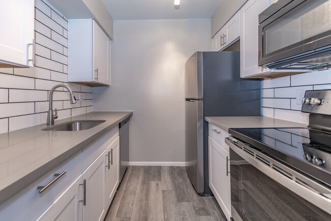 Building Photo - MadEry Apartments