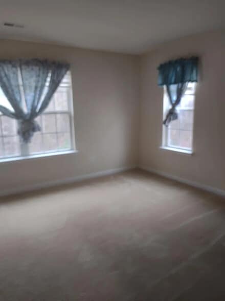 Building Photo - Room in Townhome on Singleleaf Lane