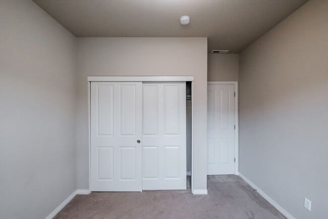 Building Photo - 4-Bedroom Home in NW Albany