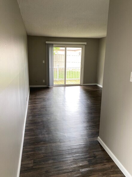 living room - 2622 W Willowlake Dr
