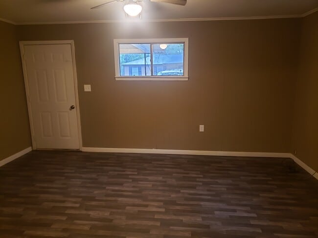 Building Photo - 906 Pierson St