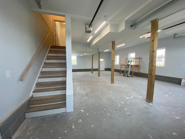 Building Photo - Brand new construction 5 bedroom 3 bath wi...