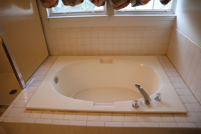 Building Photo - Gorgeous Single Family Home in Gaithersburg