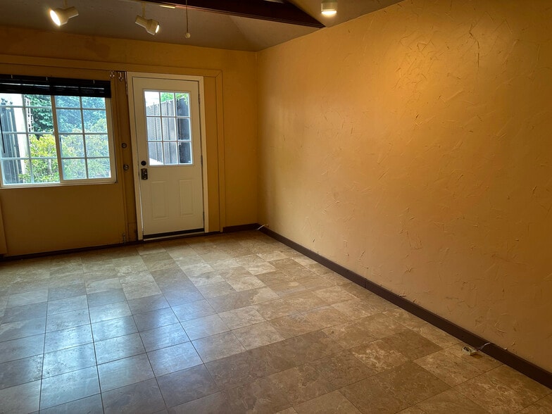 Front entrance living room/ office - 10809 Huston St