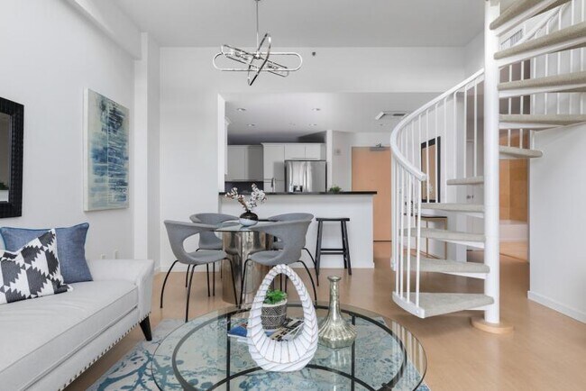 Building Photo - Penthouse loft with a private rooftop patio