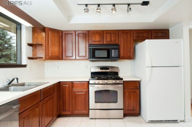 Building Photo - 1840 Del Rosa Ct