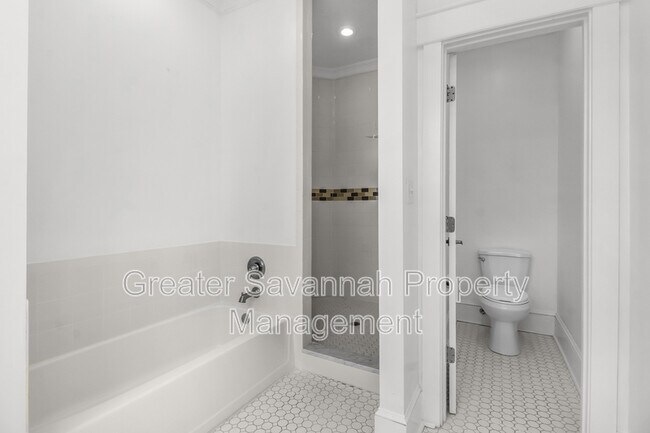 Building Photo - 419 E 54th St
