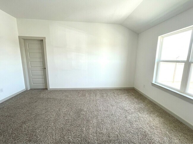 Building Photo - 6811 Fleetwood Crescent Wy