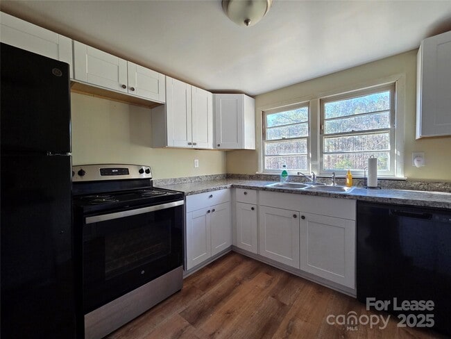 Building Photo - 8334 Oak Tree Rd