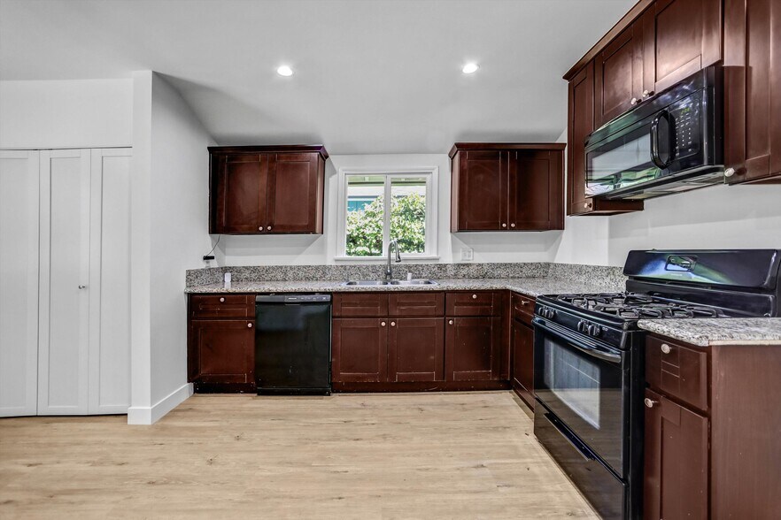 Building Photo - 17627 Caprino Pl