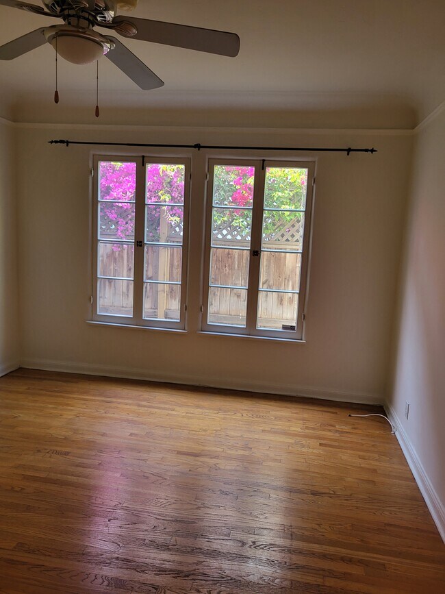 Building Photo - 346 N Alfred St