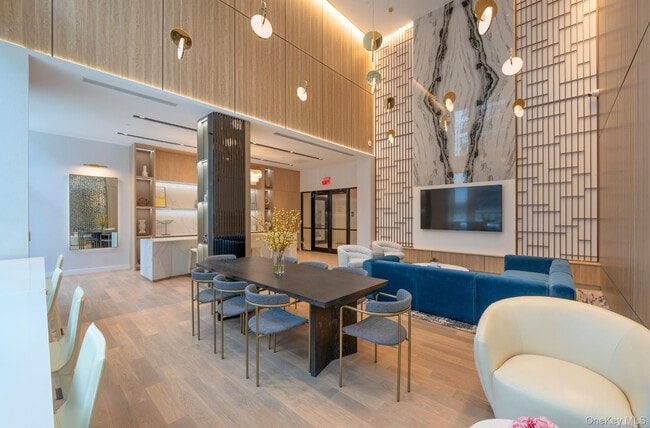 Building Photo - 136-18 Maple Ave