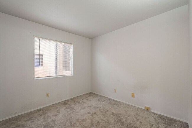 Building Photo - Bright 3-Bedroom Condo with Community Perks in Central Tucson