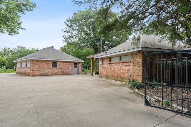 Building Photo - 2413 Taylor St