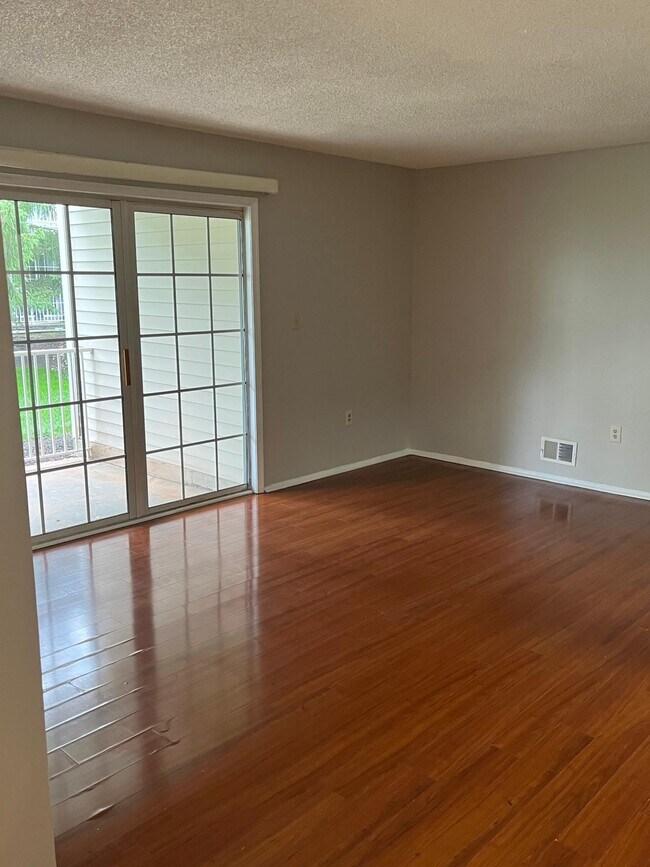 Building Photo - 27 Lindsey Ct