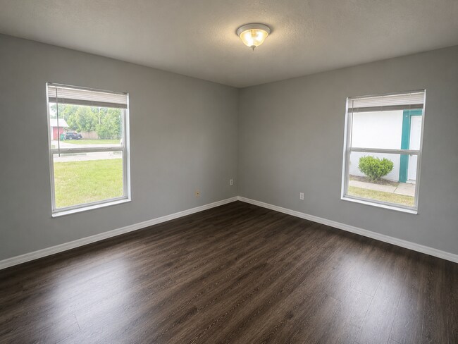 Building Photo - 38621 Rose Ln