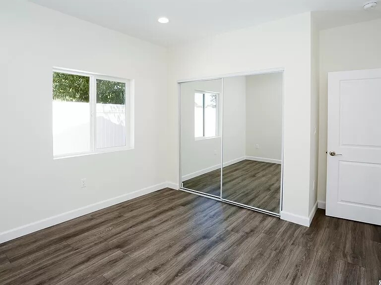 Building Photo - 7523 Milwood Ave