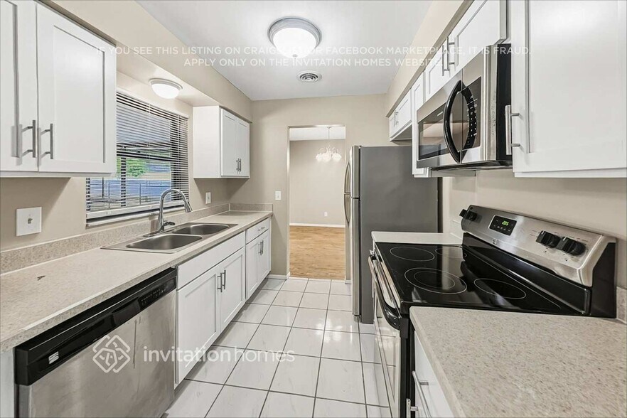 Building Photo - 10948 Tangora St