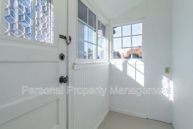 Building Photo - 3100 H St