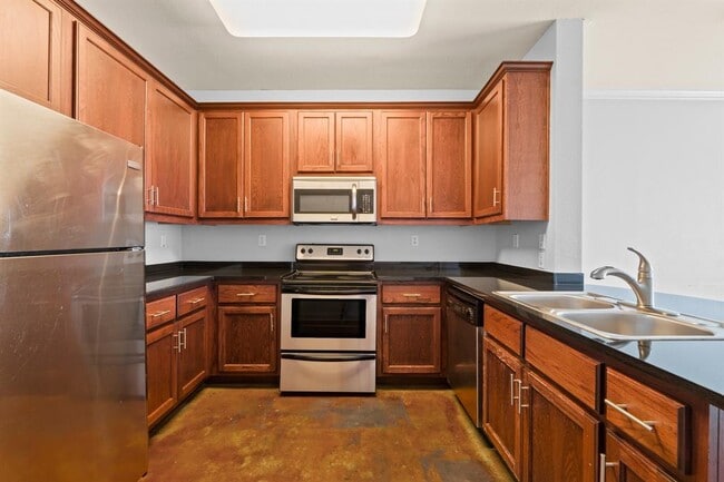 Building Photo - 910 W 25th St