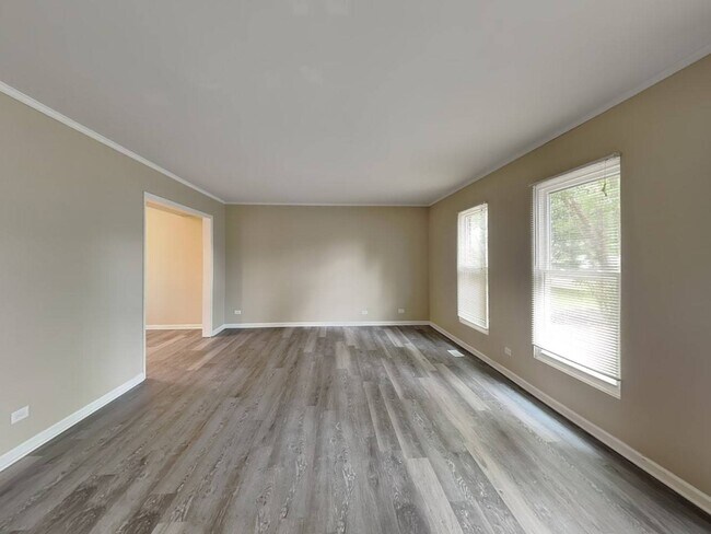 Building Photo - 159 E Timberlane Dr