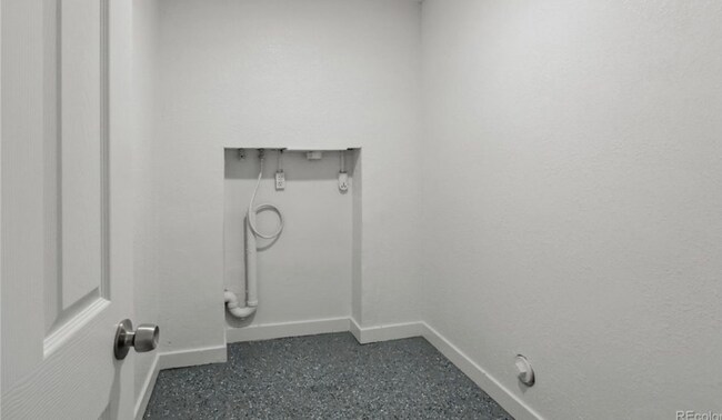 Building Photo - 9120-9122 Osceola St