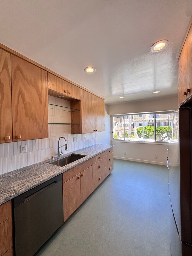 Building Photo - 4531 E Shaw St