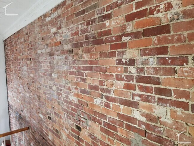 Building Photo - Nice 2 bed in South End