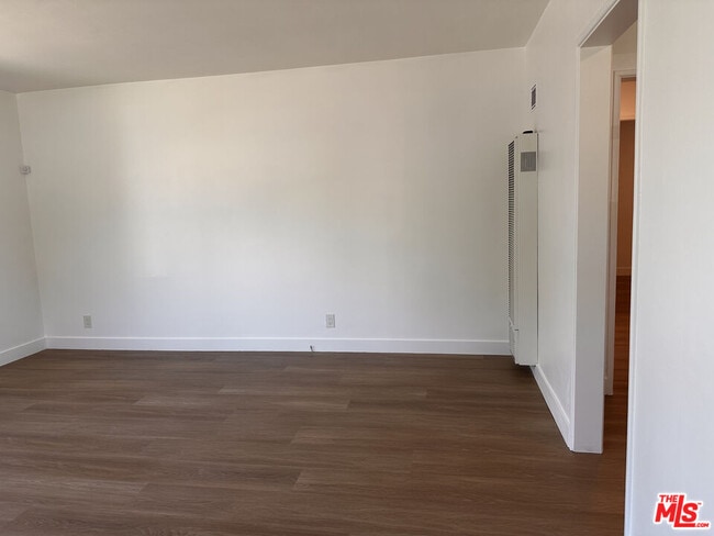 Building Photo - 1160 N Fries Ave