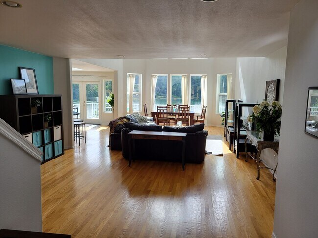 Building Photo - Lake Retreat Waterfront Living | Spacious Home with Views + Utilities Included