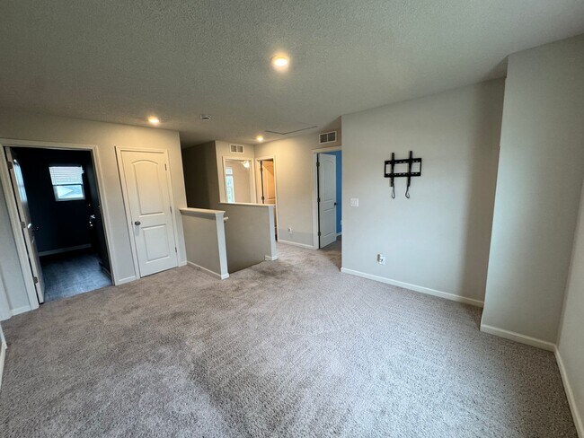 Building Photo - Dream House!! 4 Bedroom 3 Bath House in Davenport is a MUST SEE!!