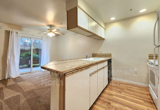 Building Photo - 9727 18th Ave W