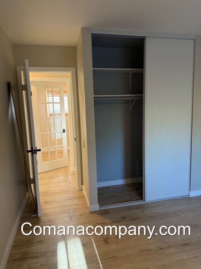 Building Photo - Gorgeous 5BR/3BA 2story home w SOLAR, view...