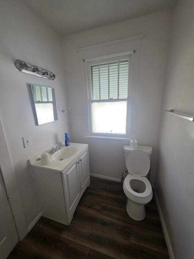 Building Photo - Beautiful 3 bed 1 bath