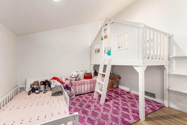 Building Photo - 2707 W Lamar Rd