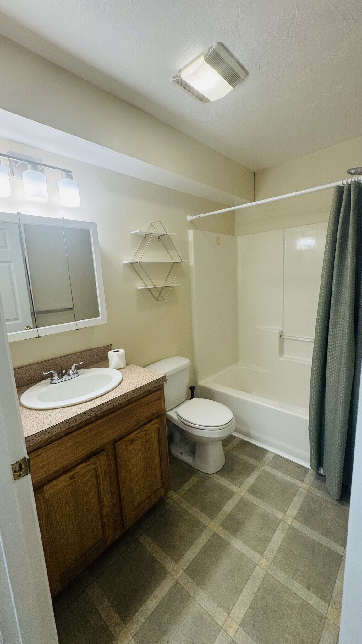 Bathroom - 58 Kent St