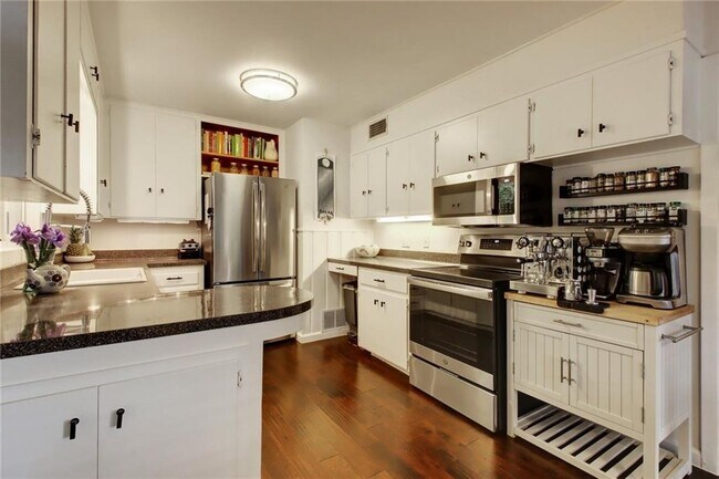 Building Photo - 7807 Lazy Ln