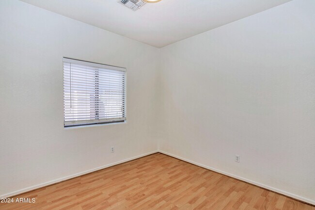 Building Photo - 12839 W Sells Dr