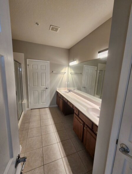 Building Photo - 2059 Kings Palace Dr