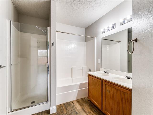 Building Photo - 5600 Glenshee Dr