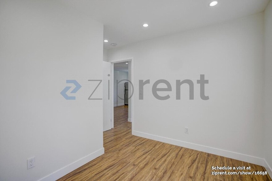 Building Photo - Unit