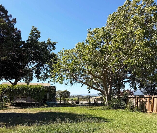 Building Photo - Spacious Two-Story Ranch Home Near Sonoma